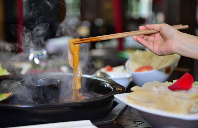 憑什么一家區(qū)域火鍋品牌的營(yíng)業(yè)額遠(yuǎn)超海底撈？|餐飲界