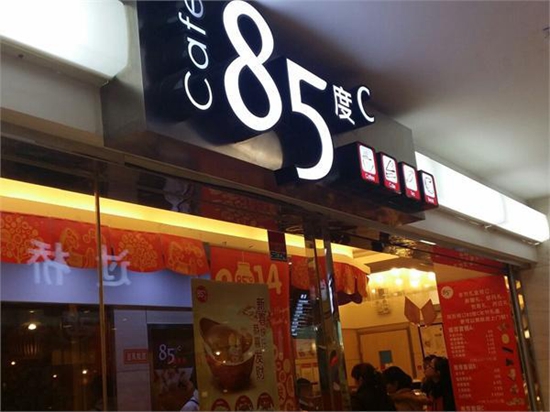 85°C 迎星巴克而上，勇氣何來？|餐飲界