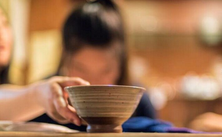 當咖啡遇上豬蹄，茶真鄉(xiāng)這樣突圍“慢餐飲”|餐飲界