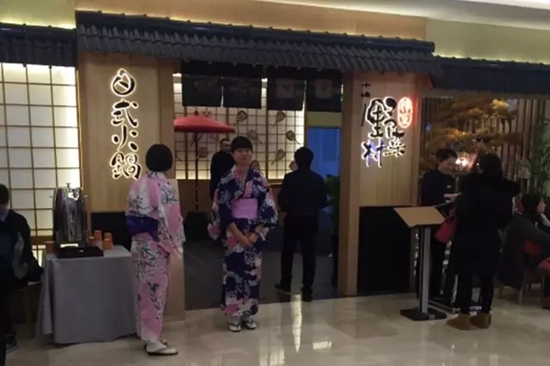 火鍋店關(guān)門潮之際，這家店憑啥開業(yè)就排隊(duì)？|餐飲界