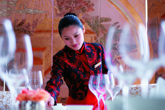 去一家餐廳用餐，你遇到過哪些尷尬的服務(wù)？|餐飲界