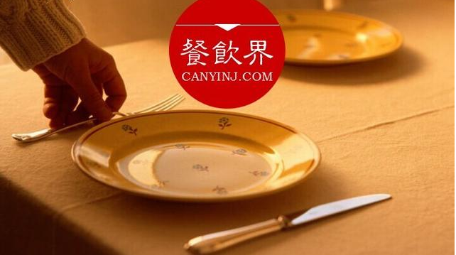 #周末一參#日本老牌酒館緊隨潮流，為何會(huì)失去更多客戶(hù)？