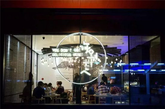 外婆家旗下“你別走”制全蝦宴，吳國(guó)平還想做什么？|餐飲界