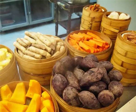 你覺得不上檔次的那些餐飲，卻為何頻頻能夠引爆市場？|餐飲界