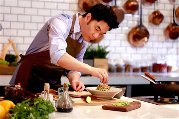 玩轉(zhuǎn)“網(wǎng)紅”，林依輪要演出不一樣的“美食計”|餐飲界