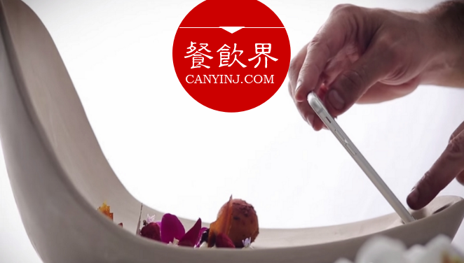 將餐盤打造成“拍照神器”，這家餐廳完成一次完美的社群營(yíng)銷！