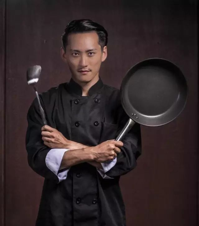 明明可以靠臉吃飯，卻做了豬手外賣，月流水做到20