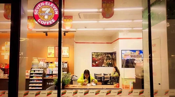 便利店紛紛跨界玩起餐飲，對(duì)餐飲企業(yè)是福還是禍？