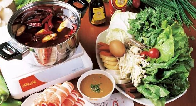 呷哺進軍火鍋調(diào)料，火鍋品牌入局調(diào)料市場漸成常態(tài)|餐飲界