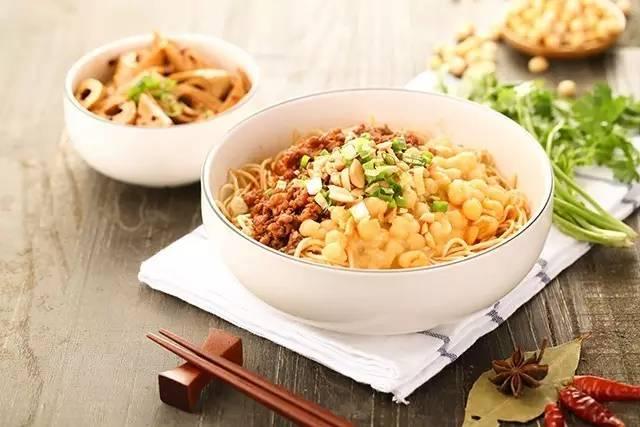 他把一個(gè)單品做到整個(gè)城市為之“瘋狂”，背后的秘密竟是這樣！|餐飲界
