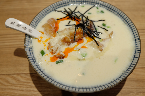 一碗豆?jié){12元，兩只包子26元…在餐飲寒冬，它靠什么讓顧客絡繹不絕|餐飲界