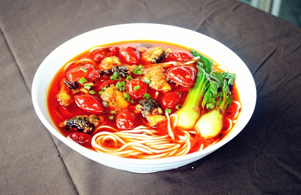 多家小面館員工稱(chēng)幾月未領(lǐng)工資，重慶小面不賺錢(qián)了？|餐飲界
