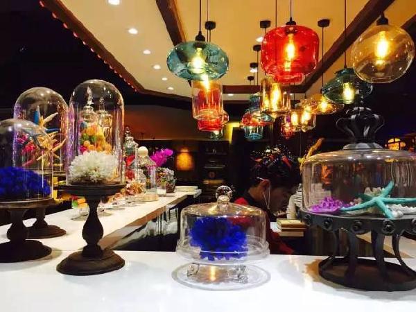 市場(chǎng)追捧“小奇特”，這家餐廳為啥偏要“大多全”？|餐飲界