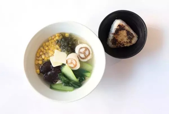 奔馳干起了餐飲，網(wǎng)友評價是這樣的……|餐飲界