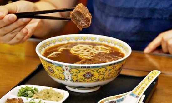 牛爸爸的經(jīng)營之道：“地標(biāo)文化”制造天價(jià)，突破27家對(duì)手的圍攻|餐飲界