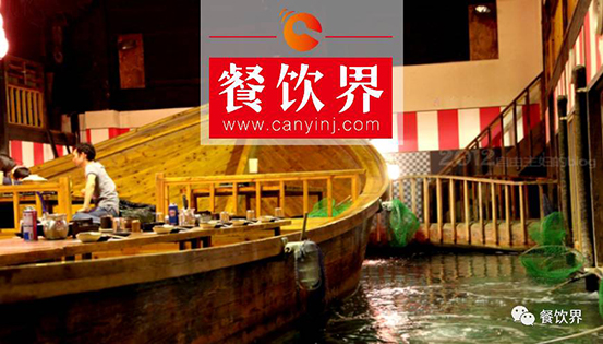 城會玩！這家火爆日本的居酒屋，竟然可以一邊釣魚一邊吃生魚片！