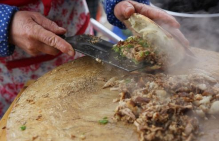 老師辭職賣肉夾饃月入過萬(wàn) ：比當(dāng)教師翻了一番