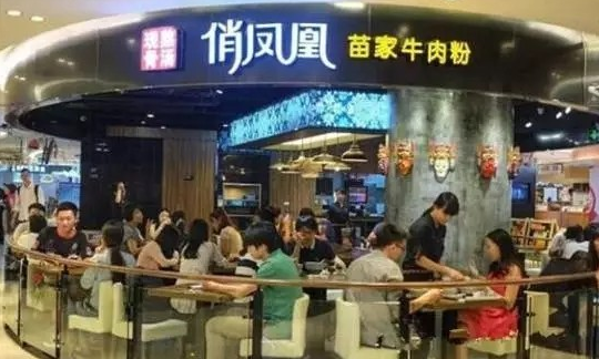 一年100萬碗米粉，日翻臺22.9次，俏鳳凰坪效是麥當勞2倍|餐飲界