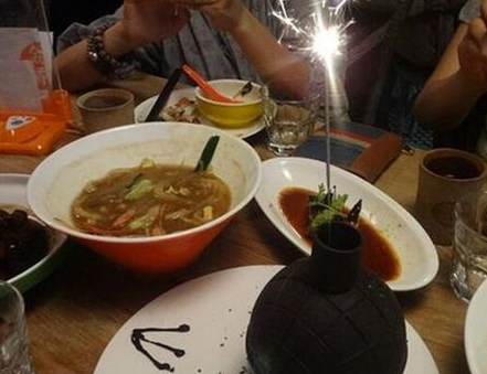 點(diǎn)了道餐廳特色“地雷菜” 誰(shuí)知上桌真“炸”了，燙傷顧客