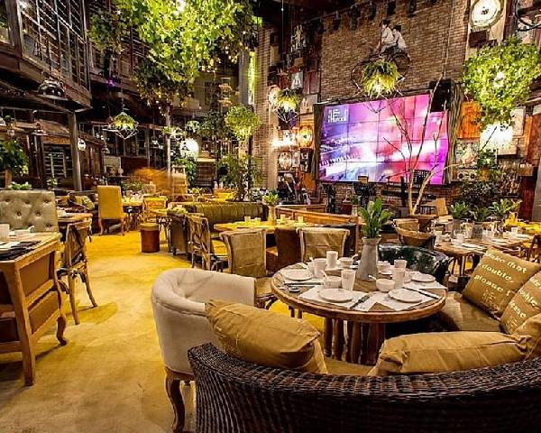 開便利店、書店、花店、家具店……餐飲老板開始跨界！