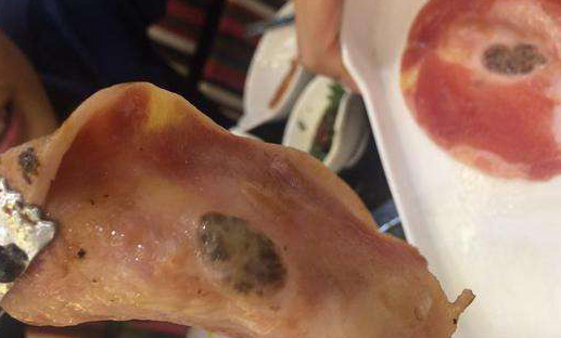 顧客在?？趷凵锌筒蛷d吃到“惡心”烤肉？商家回應(yīng)：是積血肉