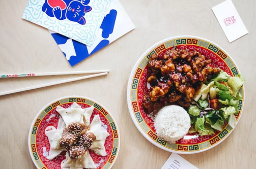 加拿大這間亞洲簡(jiǎn)餐店，設(shè)計(jì)靈感來自招財(cái)貓