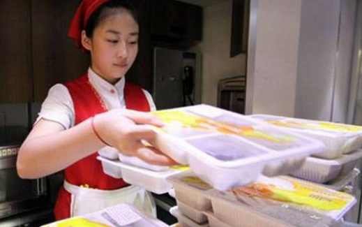 高鐵上可以訂外賣了！肯德基、麥當勞、真功夫們率先“上車”！