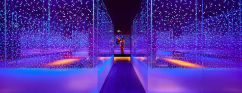 長春這家日料餐廳，大面積藍光籠罩的做法適合用餐嗎？