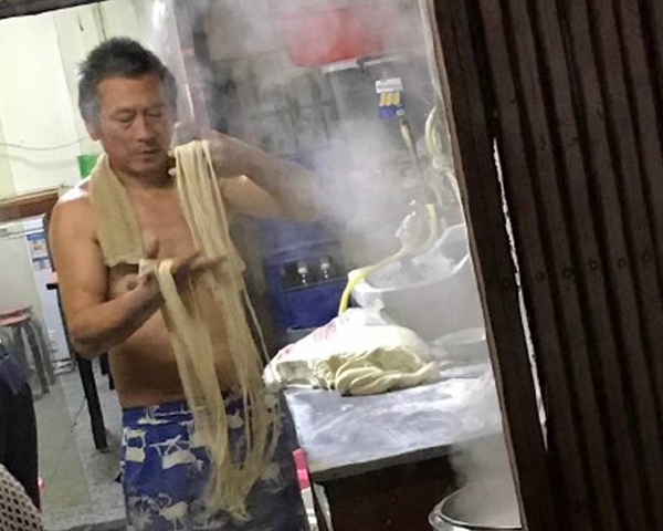 驚動美食大V和《男人裝》的“京城第一拉面”，竟只要10塊錢一碗？|餐飲界