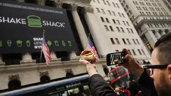 美國漢堡網(wǎng)紅“Shake Shack”要來上海開店了，不過要等到2019年