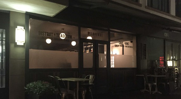 “網(wǎng)紅”面包店Farine同系餐廳更名后低調營業(yè) 餐飲許可證卻過期多日