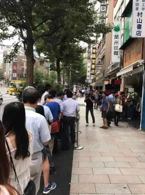 100塊一碗的蘭州拉面竟在日本排長(zhǎng)隊(duì)，中國(guó)餐飲人該如何走出去？ | 深思