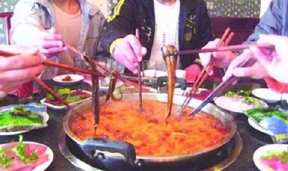 600家店5年內(nèi)縮水80％，成渝“火鍋之戰(zhàn)”，誰才是最后贏家？