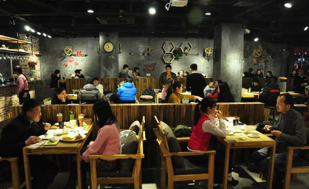 每天只賣一道菜月入120萬日元，她成功的秘訣是什么？|餐飲界