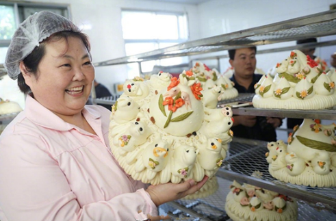 大媽賣饅頭3年 年銷1000萬(wàn)元，網(wǎng)友：我該賣燒餅還是賣饅頭？