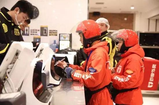 堂食向左、外賣向右，餐飲人正在被撕裂......你在哪邊？