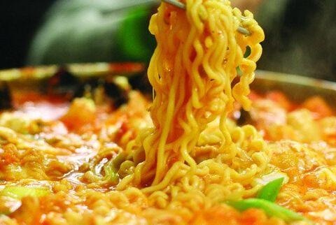泡面三年少賣80億包，康師傅用什么打退外賣的進攻？