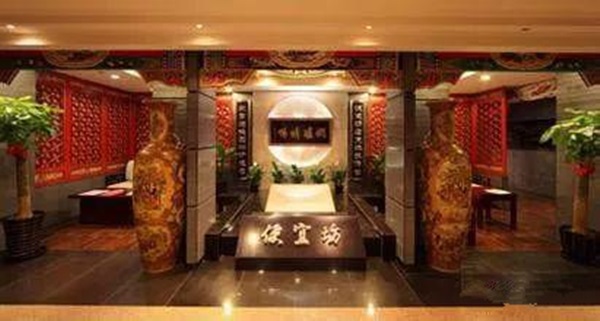 同樣都是做鴨，成名600年的烤鴨鼻祖，竟這樣被全聚德?lián)屃孙L(fēng)頭？