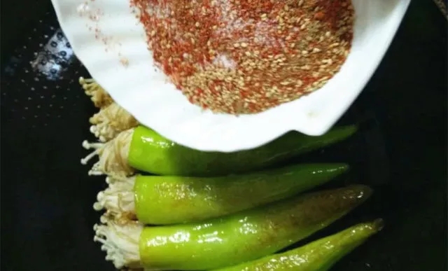 你只知道用金針菇來涮火鍋，學(xué)著這樣做健康又美味