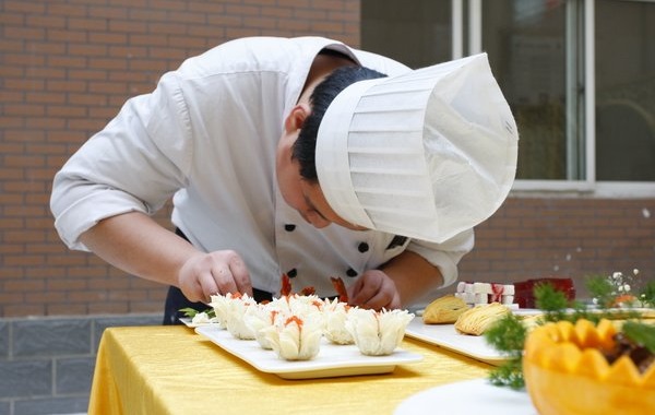 餐飲服務升級正當時，服務模型、員工管理模式的正確打開方式是？