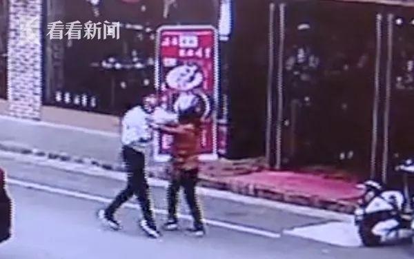 餐廳女員工遲到1分鐘被辭退，還被負(fù)責(zé)人猛踹、狠扇耳光