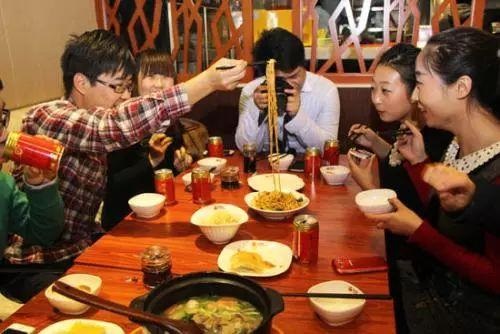 客流劇增、人員混亂，春節(jié)要怎么值班才能讓顧客滿意，讓自己多賺？