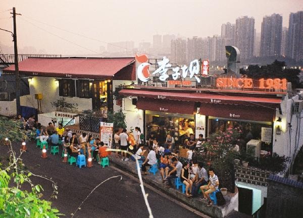 從蒼蠅館到40家店，四年天天排長隊|餐飲界