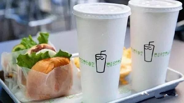 從路邊小攤到年入10億美元的上市餐企，只用了10年就碾壓麥當勞！