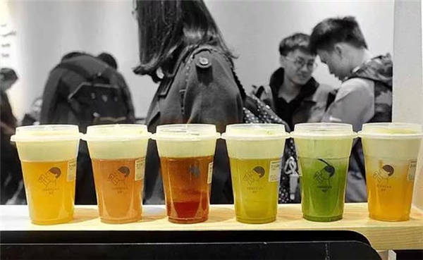 進(jìn)商場、做營銷、拉投資......“喜茶們”真的很忙！|餐飲界
