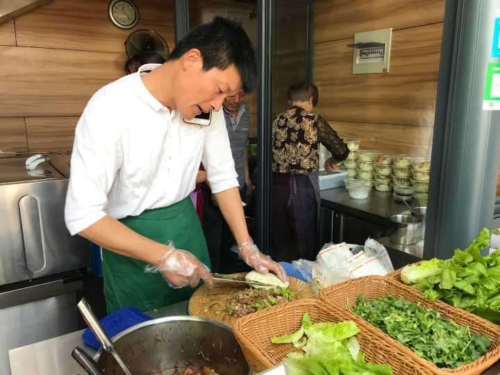 李巖：18年守住一個肉夾饃，他的小店成了地標(biāo)|餐飲界