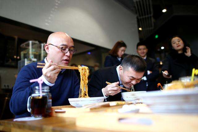 孟非小面將再關一家店，欲改做麻辣方便食品