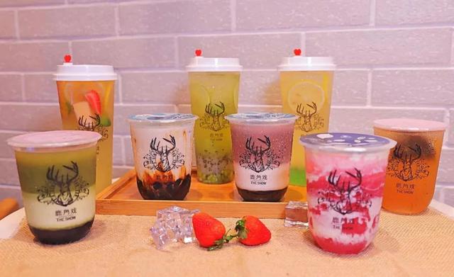 鹿角戲更名傳因資本注入，茶飲品牌緣何受資本青睞？｜餐見