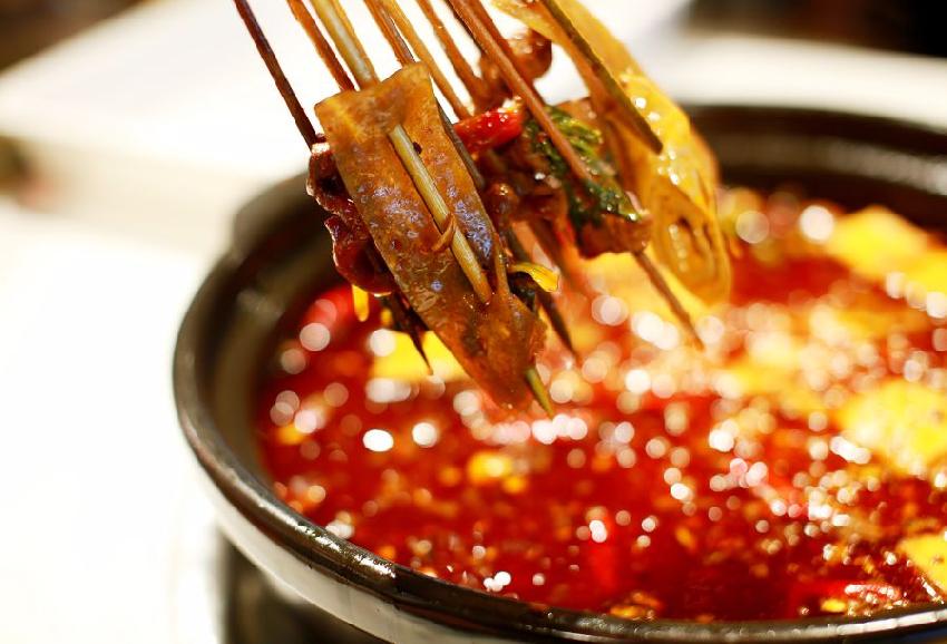 一串難求， 京城最火串串香，單店日賣2萬串