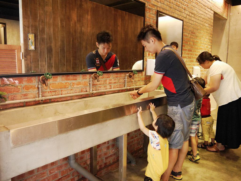 北京啟動餐飲“廁所革命”：須設置自動門，用餐高峰每15分鐘檢查一次